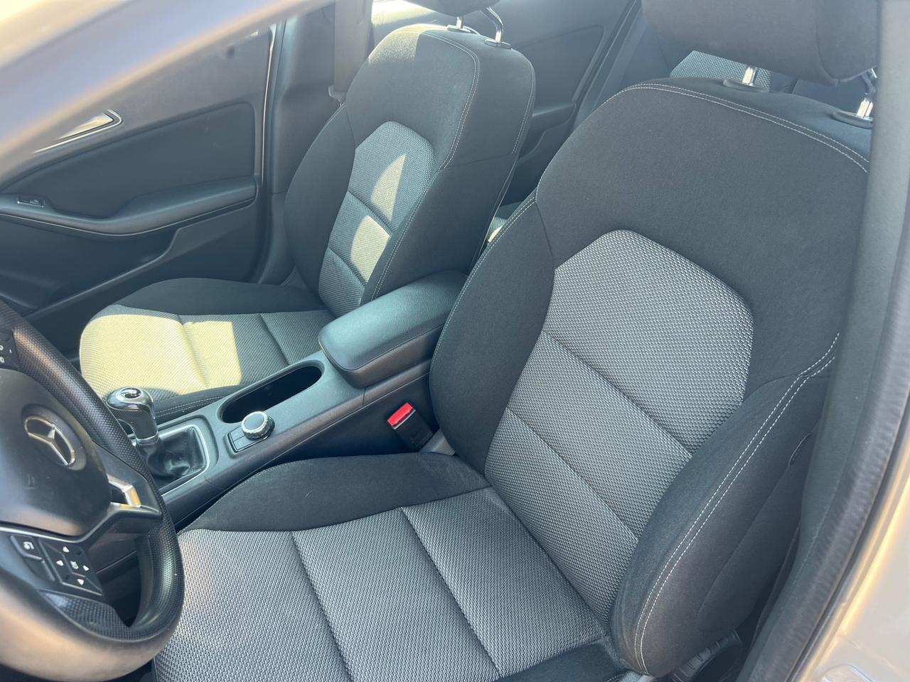 Mercedes-benz GLA 180 d Premium