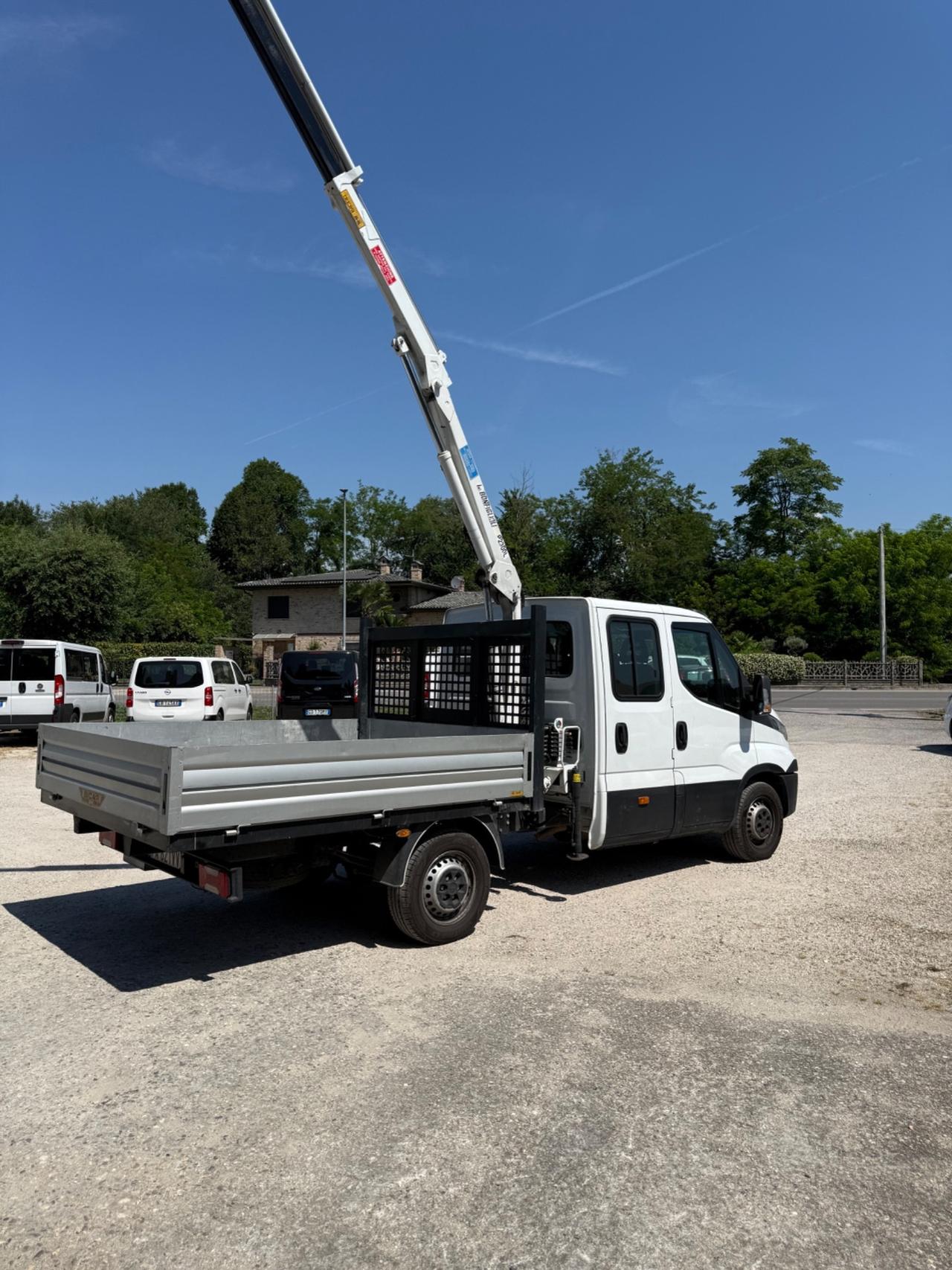 Iveco daily gru 7 posti