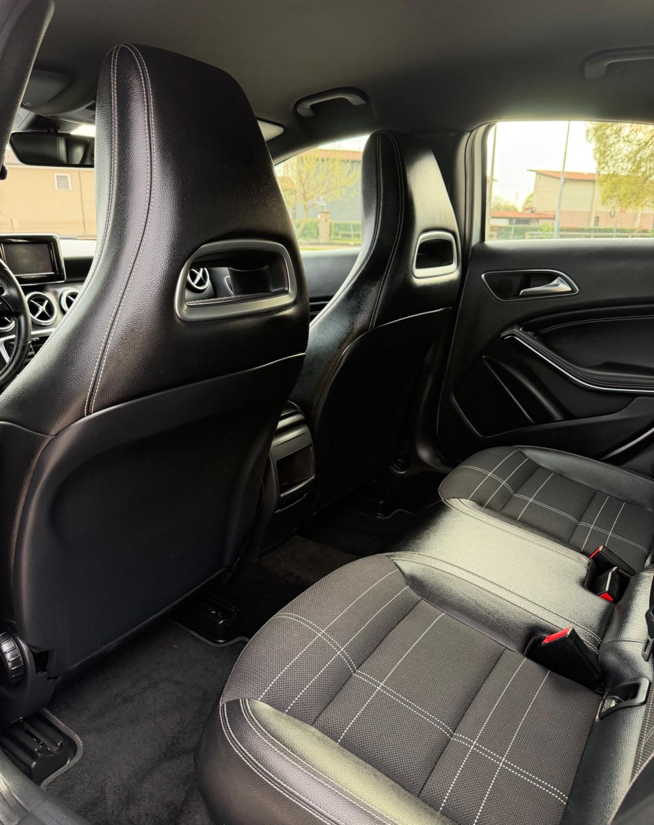 MERCEDES CLASSE A 180 CDI DARK NIGHT EDITiON