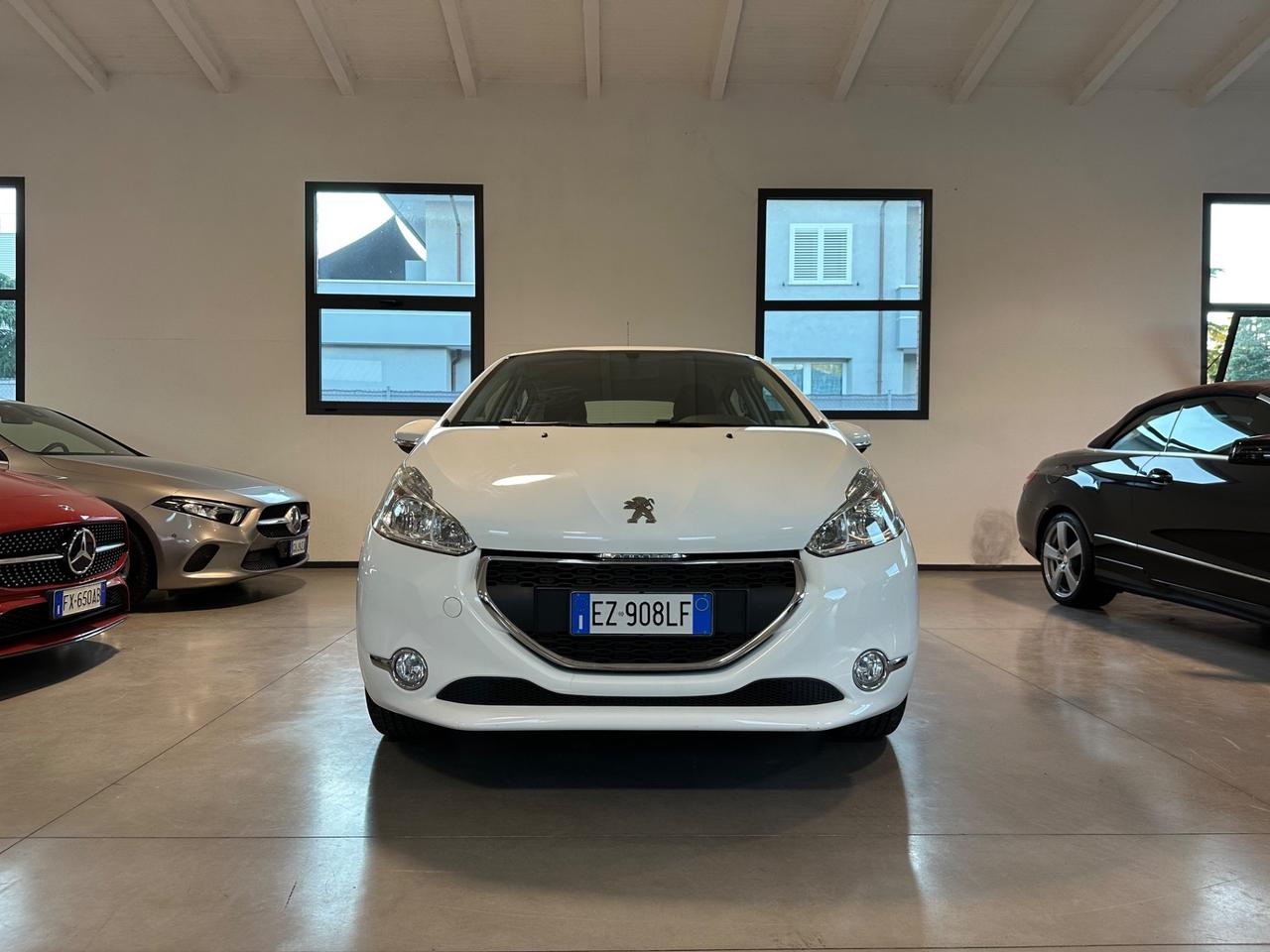 Peugeot 208 1.4 HDi 68 CV 5 porte Allure