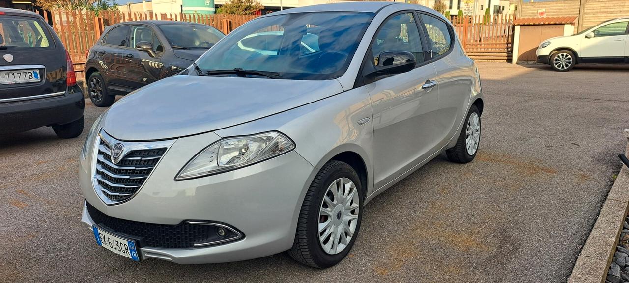 Lancia Ypsilon 1.2 69 CV 5 porte S&S Platinum