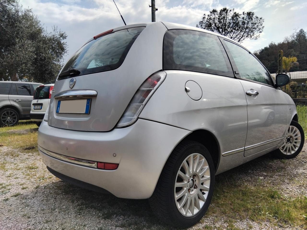 Lancia Ypsilon 1.2 69 CV Unyca