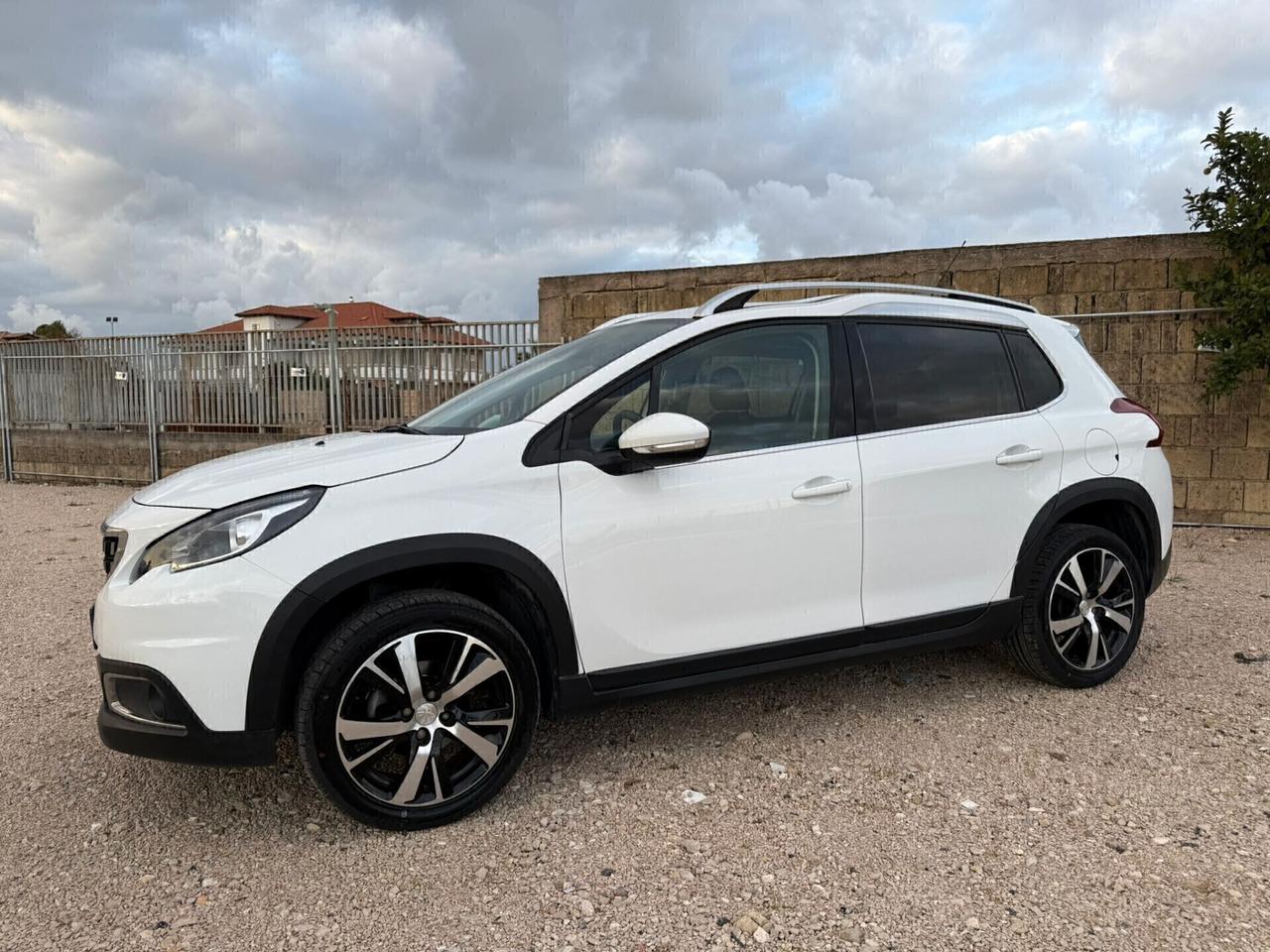 Peugeot 2008 BlueHDi 100 Black Matt
