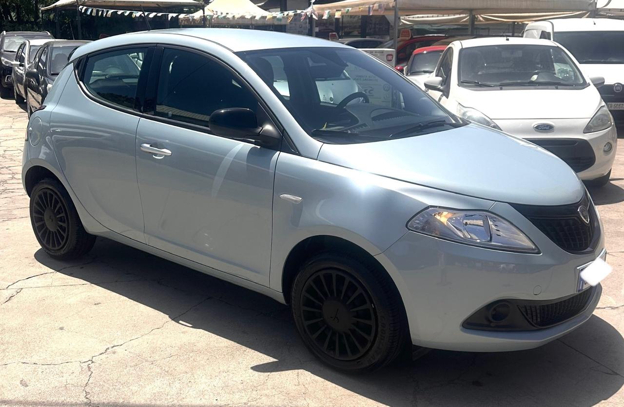 Lancia Ypsilon 1.0 FireFly 5 porte S&S Hybrid Gold