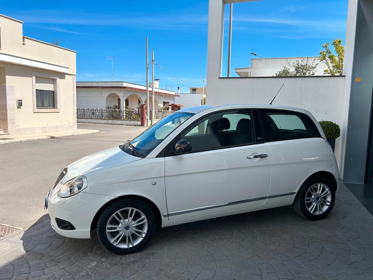 Lancia Ypsilon 1.2 51Kw UNYCA Km86.000-2012