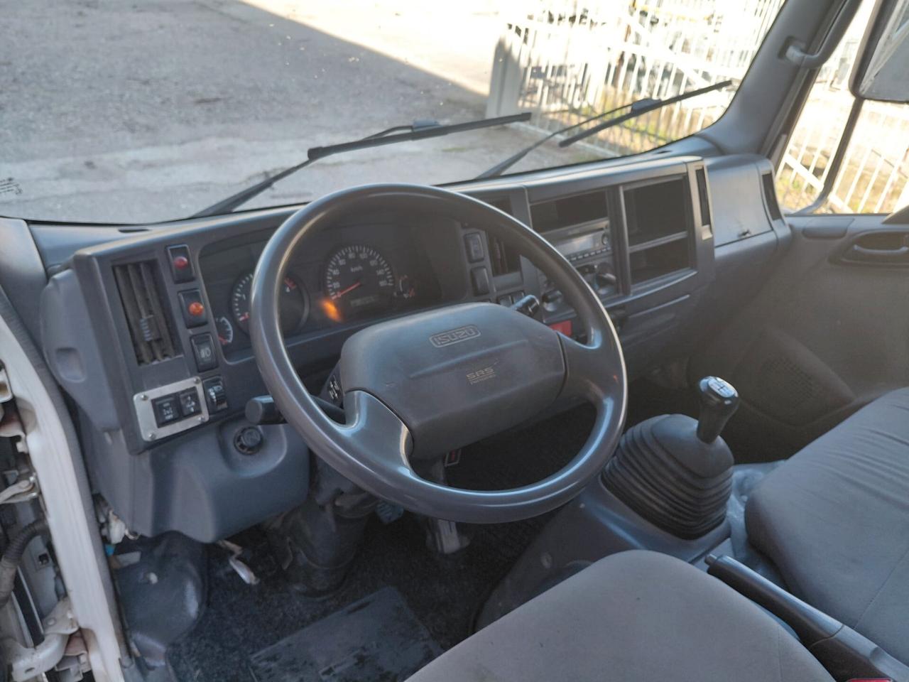 Isuzu NLR 85A 3.0 ribaltabile trilaterale