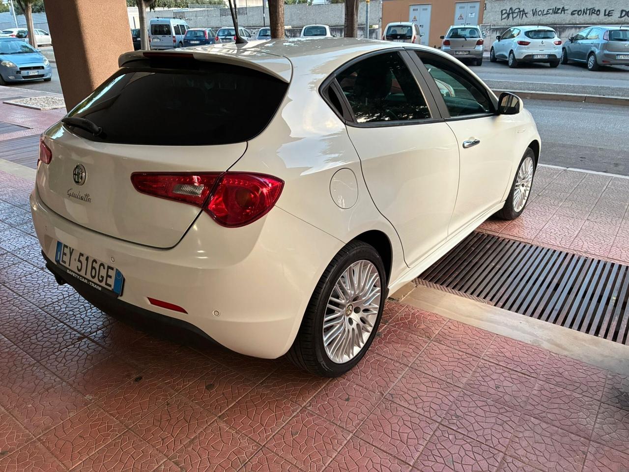 Alfa Romeo Giulietta 1.6 mjet 105CV Full-2014