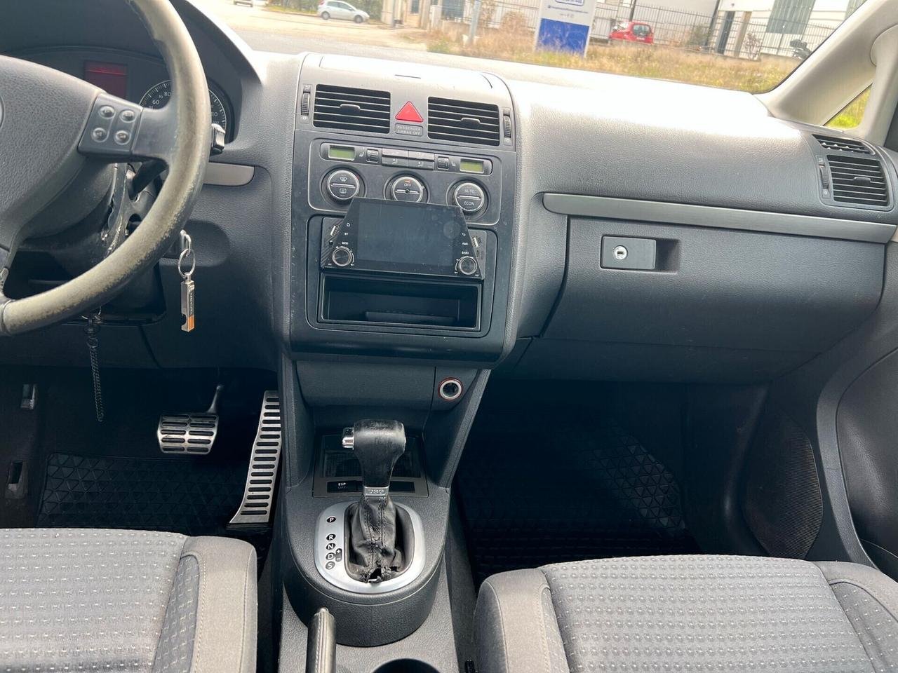 Volkswagen Touran 2.0 16V TDI DSG Highline