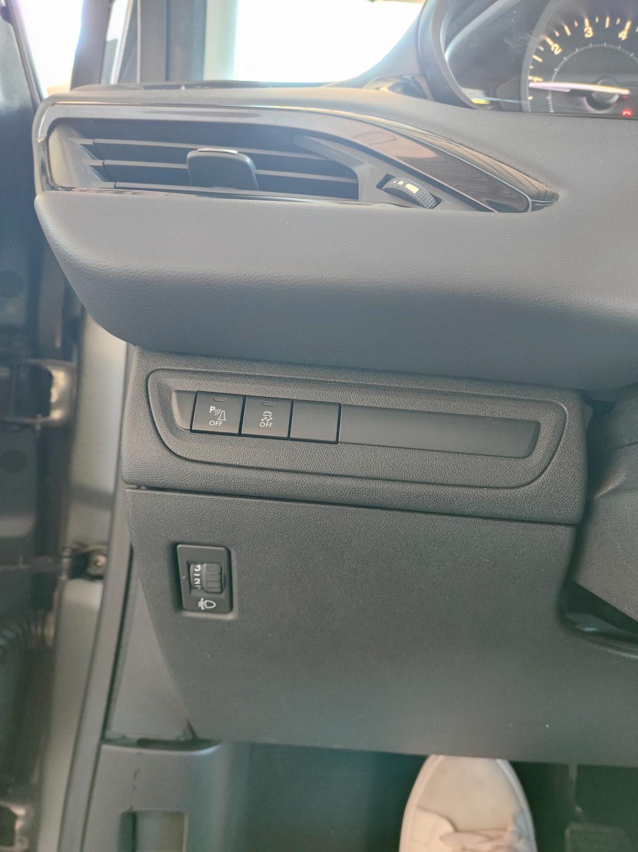 Peugeot 208 PureTech 82 5 porte Allure