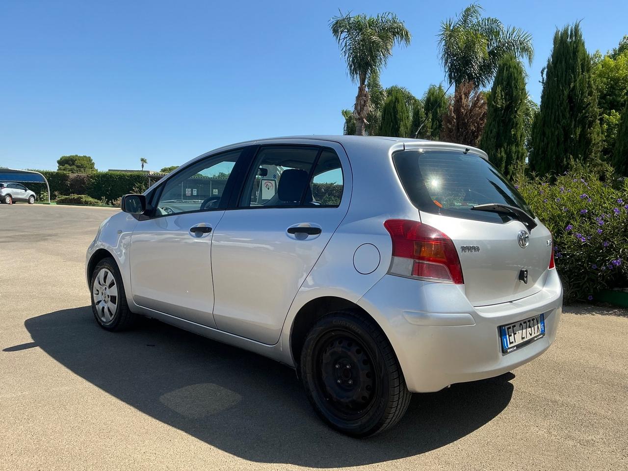 TOYOTA YARIS 1.0 BENZINA 2011