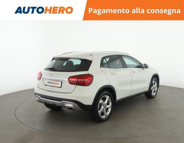 MERCEDES-BENZ GLA 180 Business