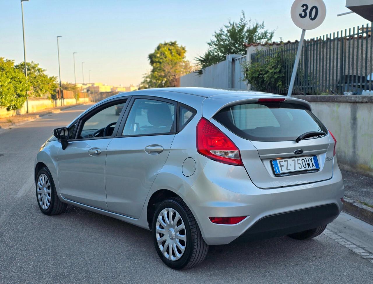 FORD FIESTA 5 PORTE 1.4 GPL 2011 PERFETTA DI TUTTO