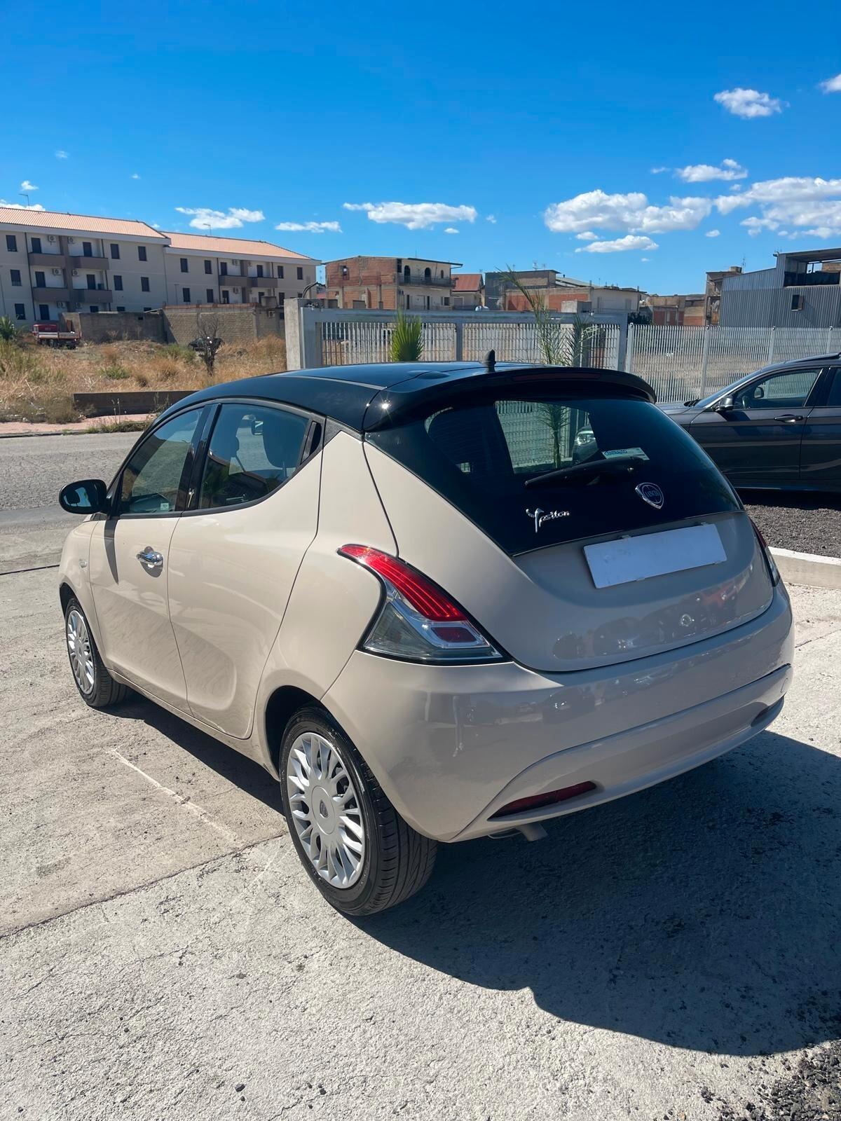 Lancia Ypsilon 1.3 MJT 16V 95 CV 5 porte S&S Silver