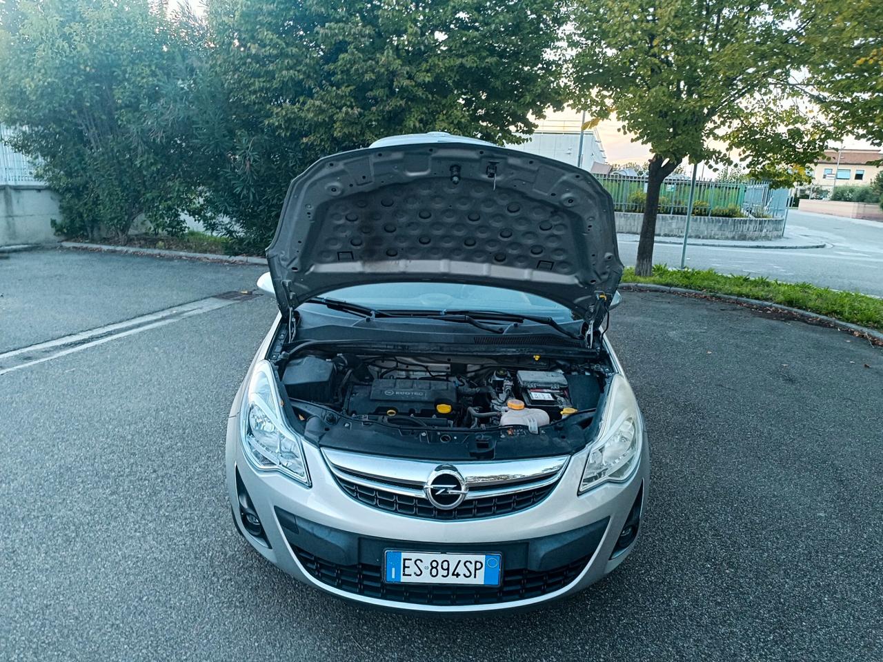Opel Corsa 1.2 3 porte 2013 SOLAMENTE 49.000 KM