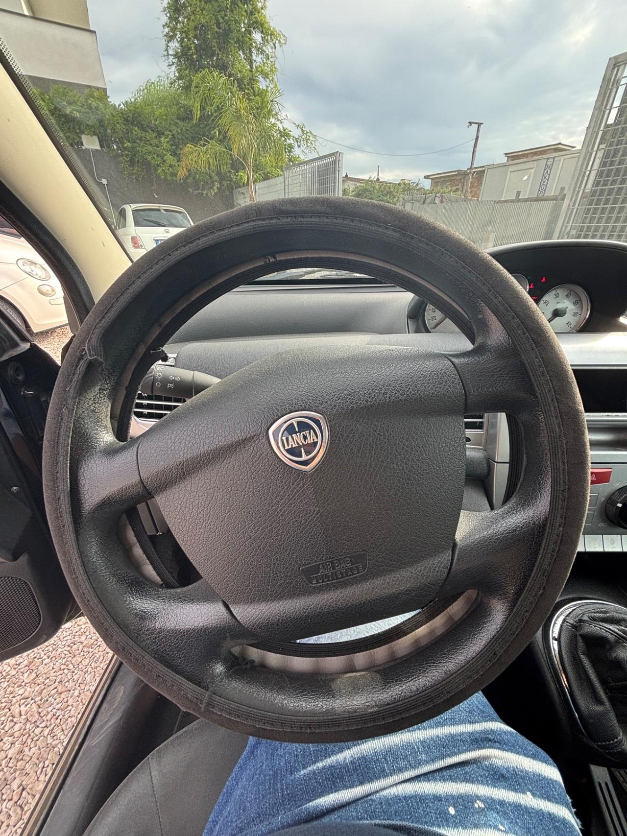 Lancia Ypsilon 1.2 69 CV Unyca