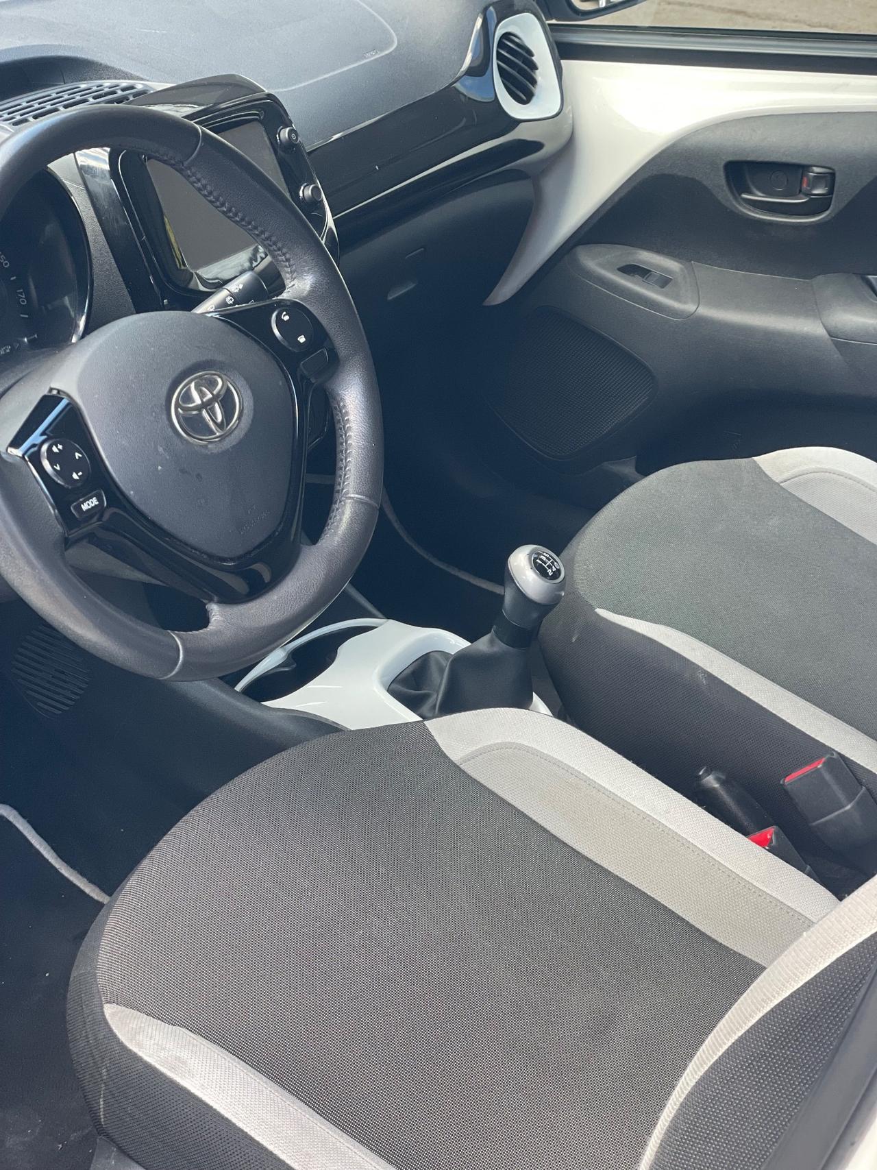 Toyota Aygo 1.0 VVT-i 69 CV 5 porte x-cool