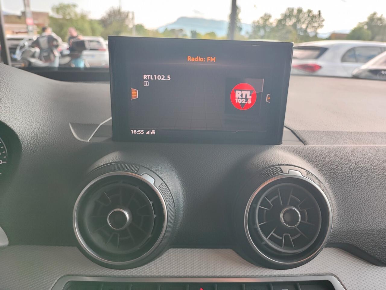 Audi Q2 30 TDI Business Design