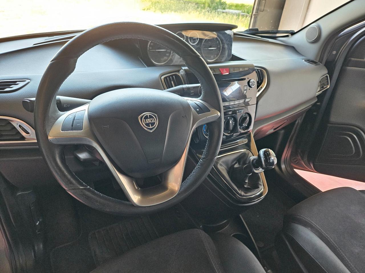 Lancia Ypsilon 1.2 69 CV 5 porte Gold