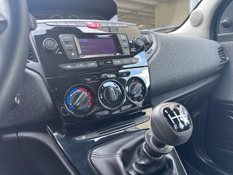 Lancia Ypsilon Ypsilon 1.0 FireFly 5 porte S&S Hybrid Silver