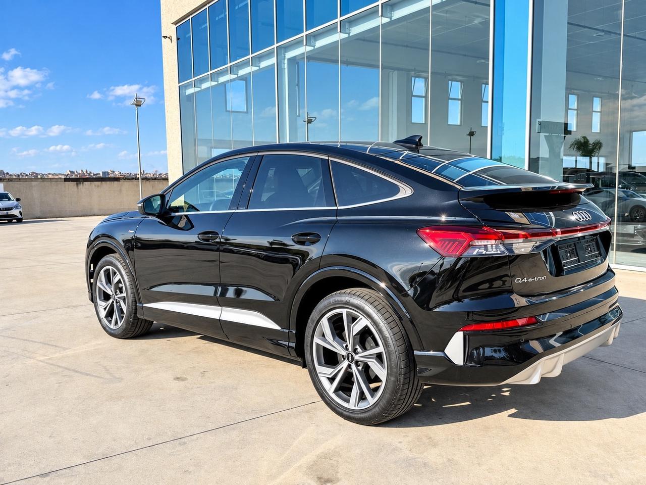 Audi Q4 SPB 40 e-tron S line edition - possibilità noleggio no scoring