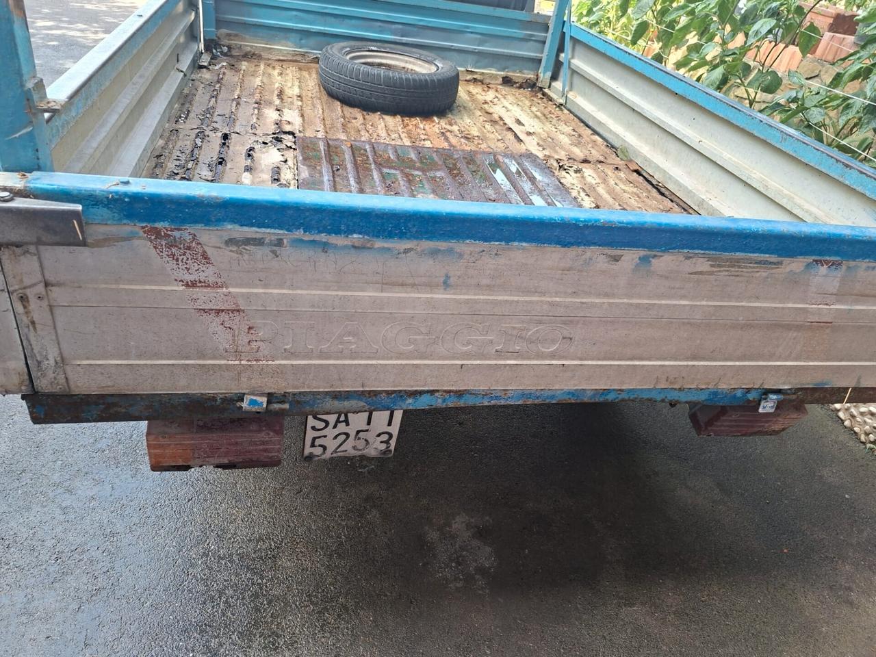 Piaggio Ape CAR 700