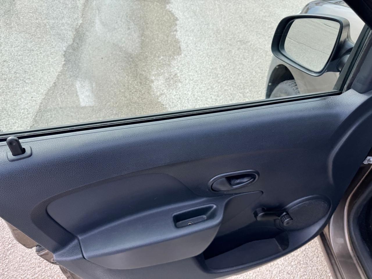 Dacia Sandero 1.0 benzina. km 84.000
