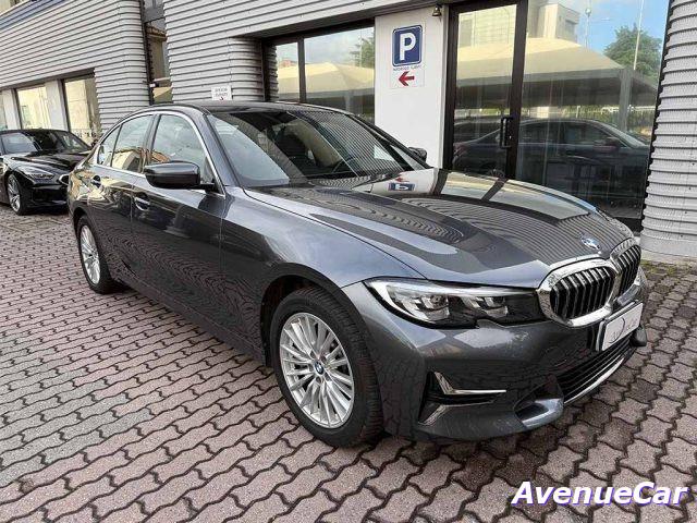 BMW 330 i xdrive Luxury BERLINA CILINDRATA 2.000