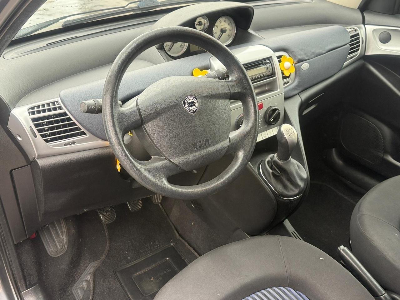 Lancia Ypsilon 1.3 MJT 75 CV Platino