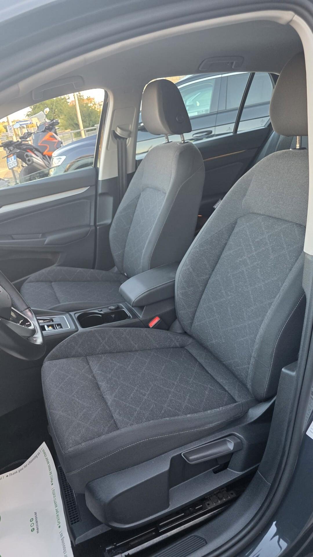 Volkswagen Golf 1.0 eTSI EVO DSG Life