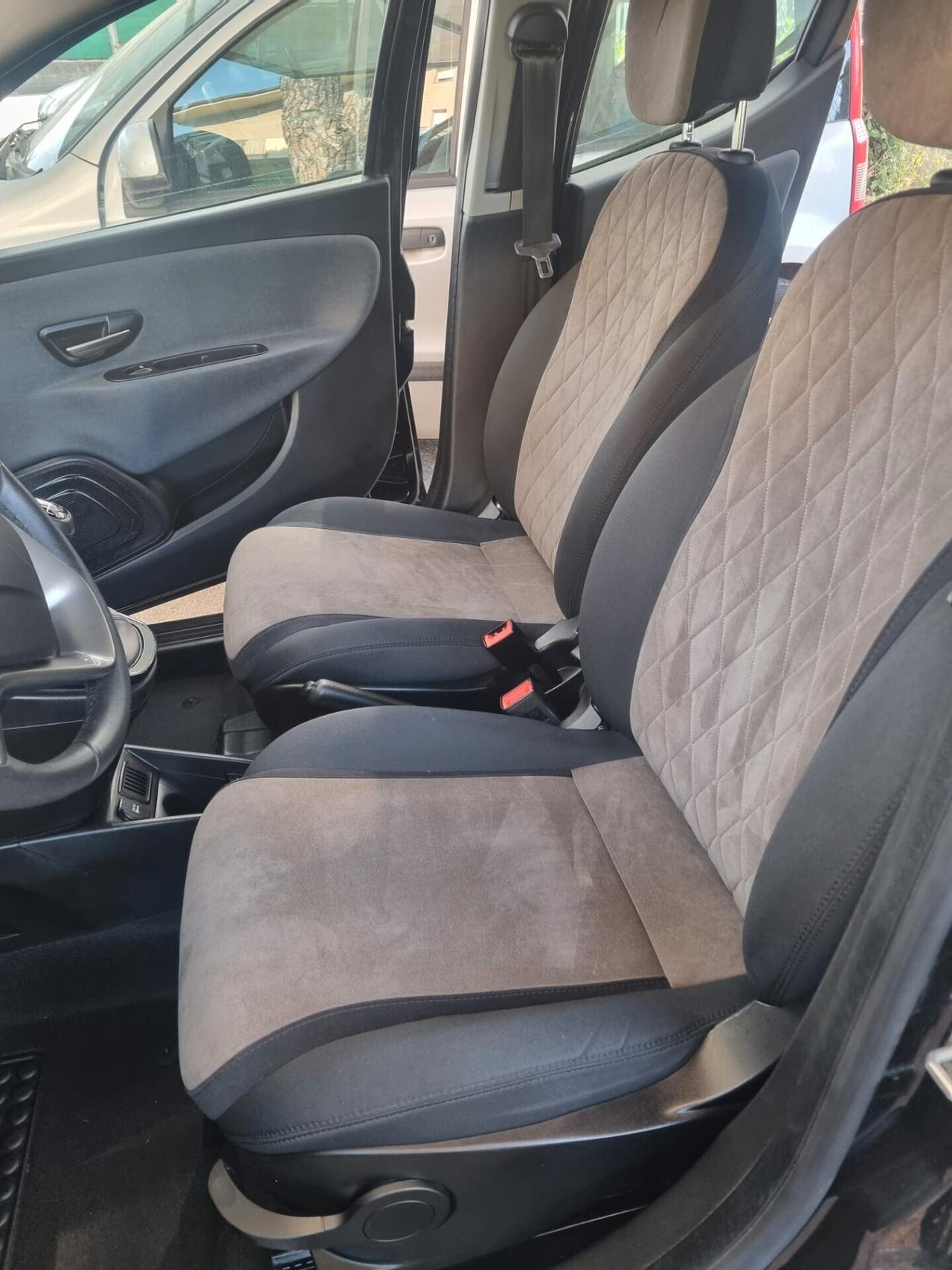 Lancia Ypsilon 1.0 FireFly 5 porte S&S Hybrid Ecochic Gold