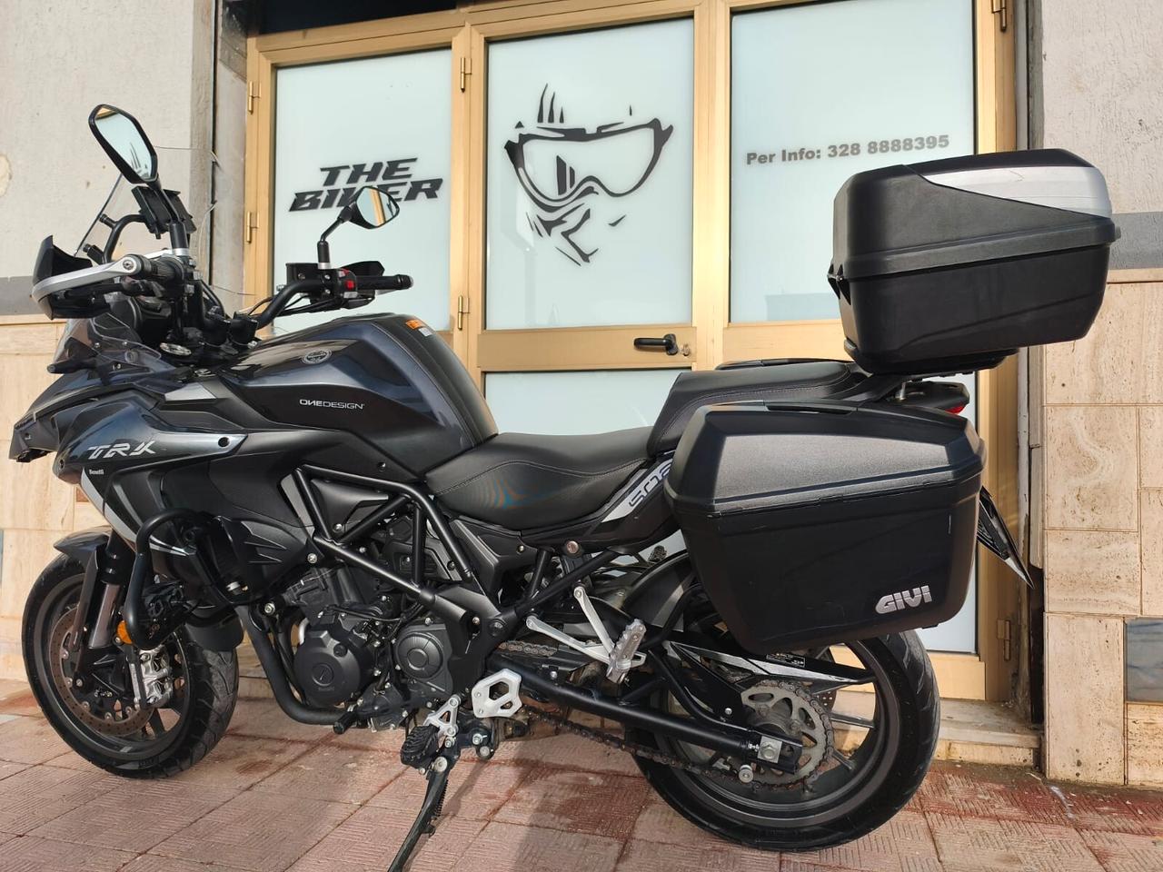 Benelli TRK 502 stradale 35kw tris valigie