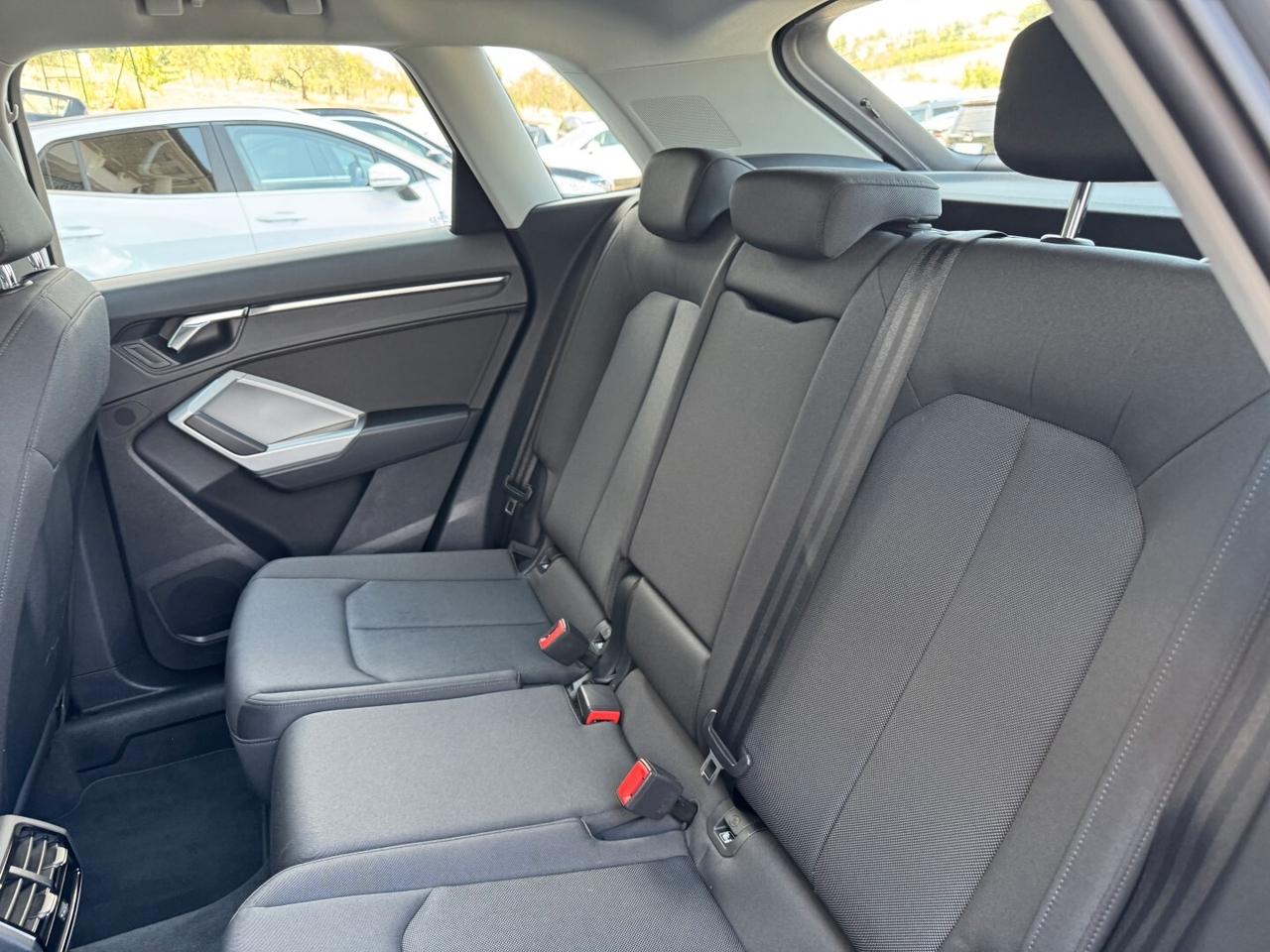 Audi Q3 35 2.0 Tdi Business S-Tronic