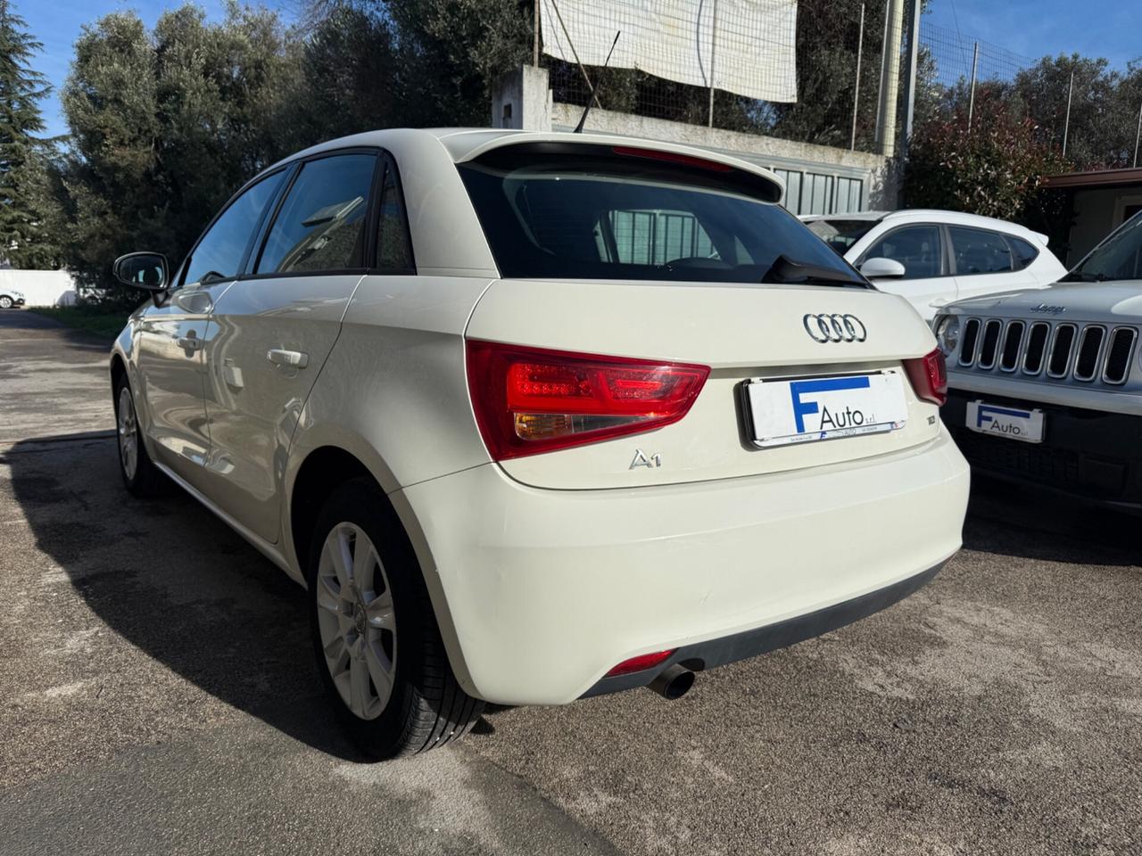 Audi A1 1.6 TDI,5 porte,LED diurni,Bluetooth,comandi al volante,ecc.