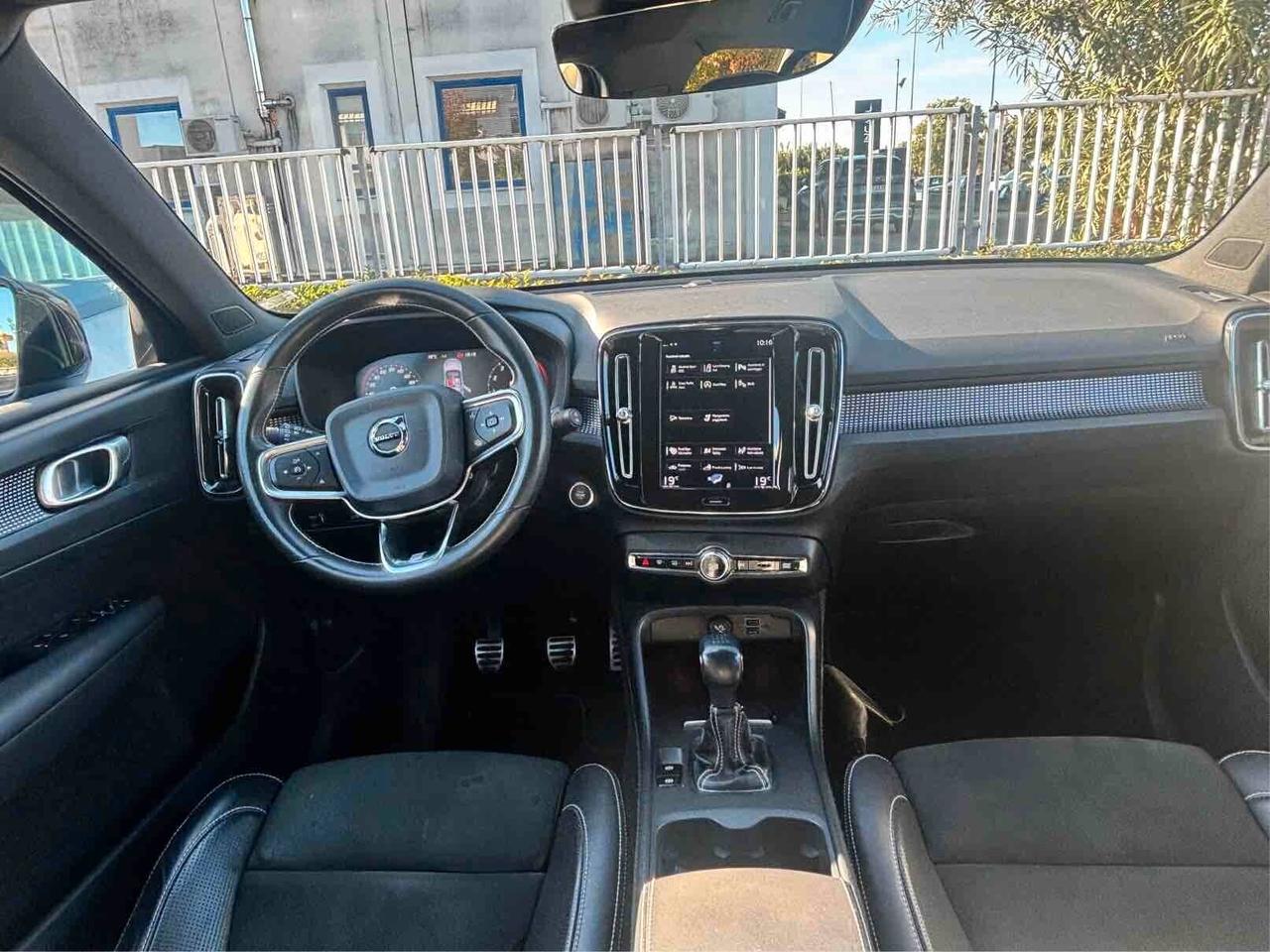 Volvo XC40 T3 R-design