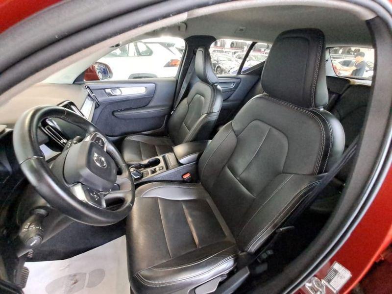 Volvo XC40 2.0 D4 MOMENTUM AWD GEARTRONIC