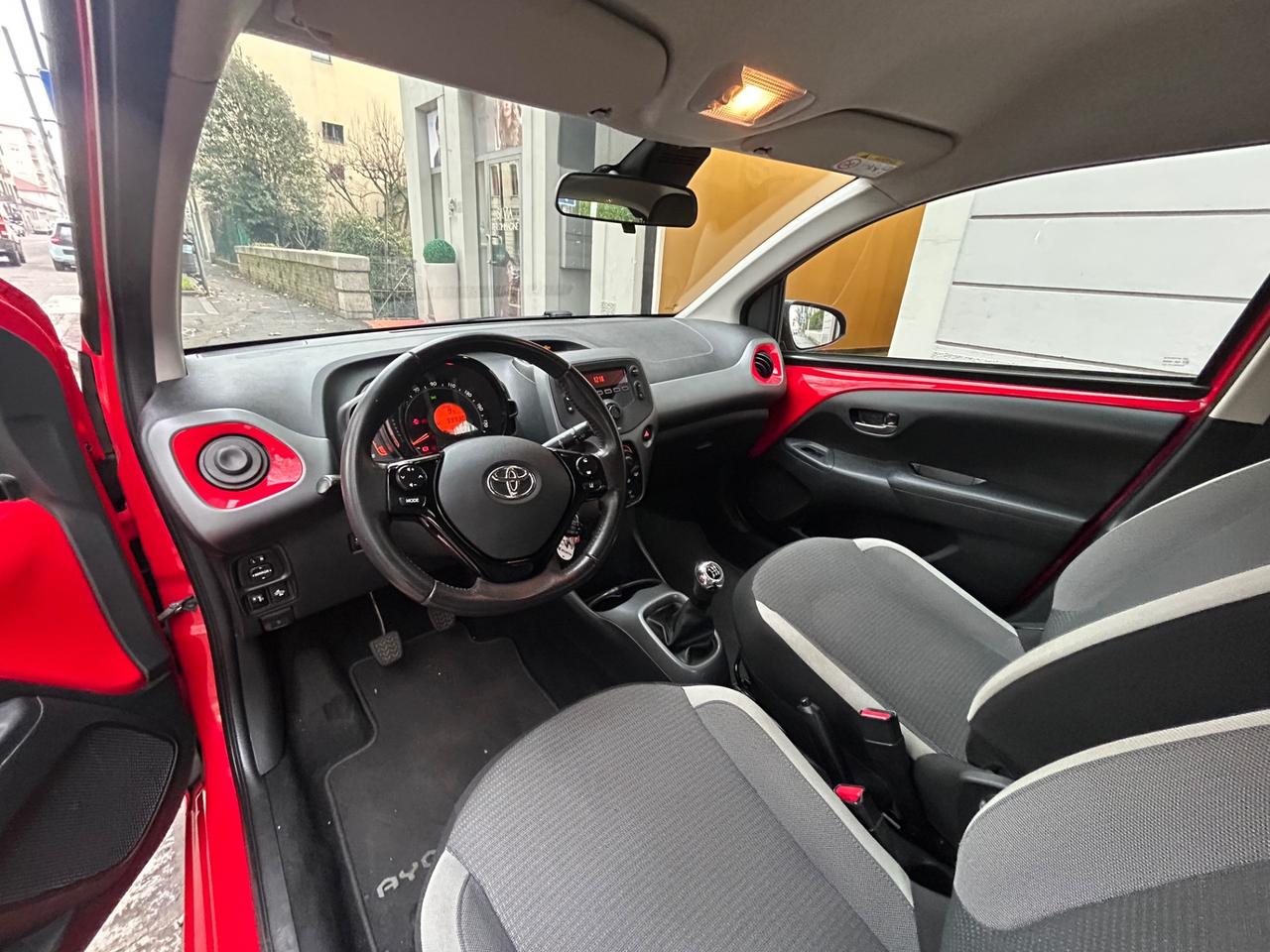 Toyota Aygo Connect 1.0 x-clusiv 72cv 5p *90000KM*NEOPATENTATI*