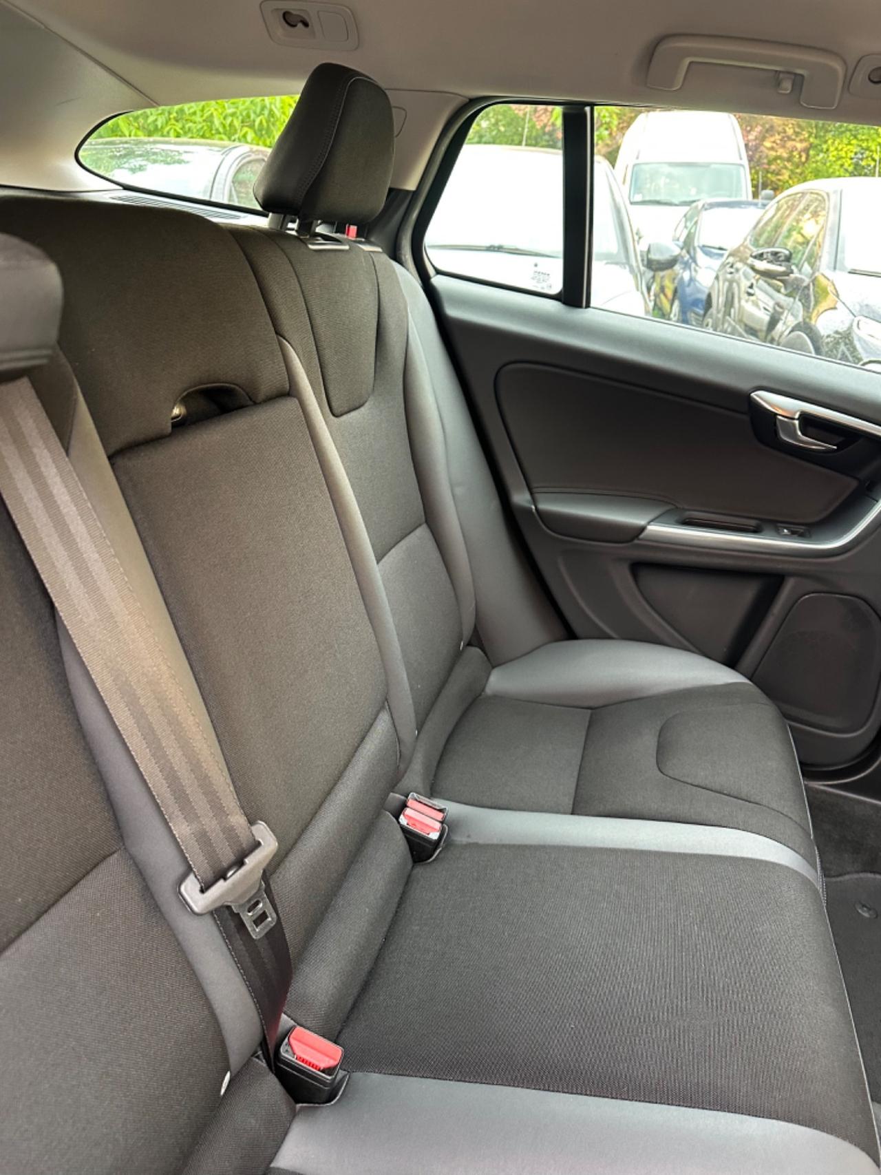 Volvo V60 D2 1.6 MOMENTUM KMCERT GARANZ UNICOPR
