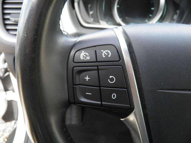 VOLVO V40 Cross Country V40 CROSS COUNTRY D3 MOMENTUM