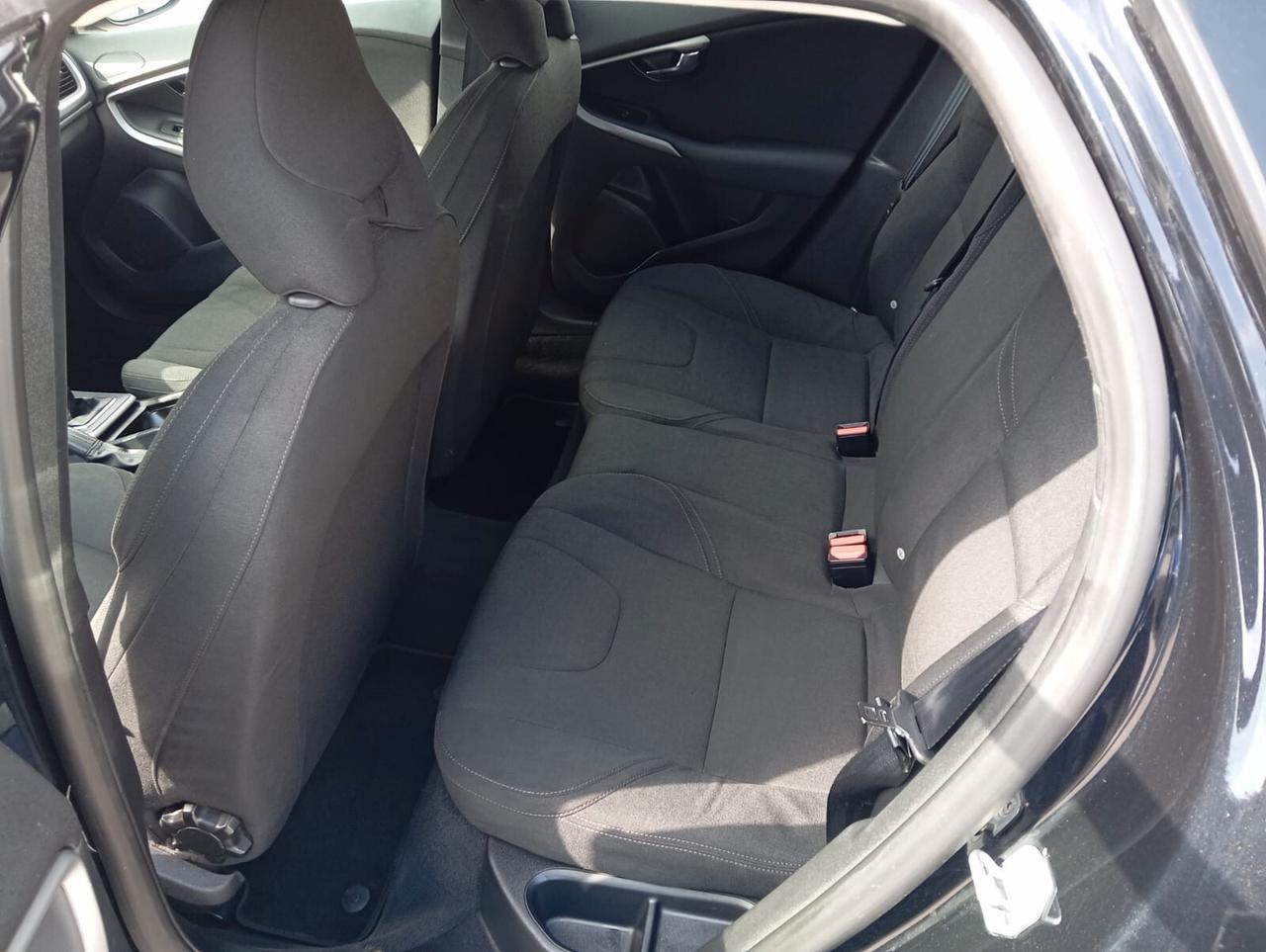 Volvo V40 D2 1.6 Summum