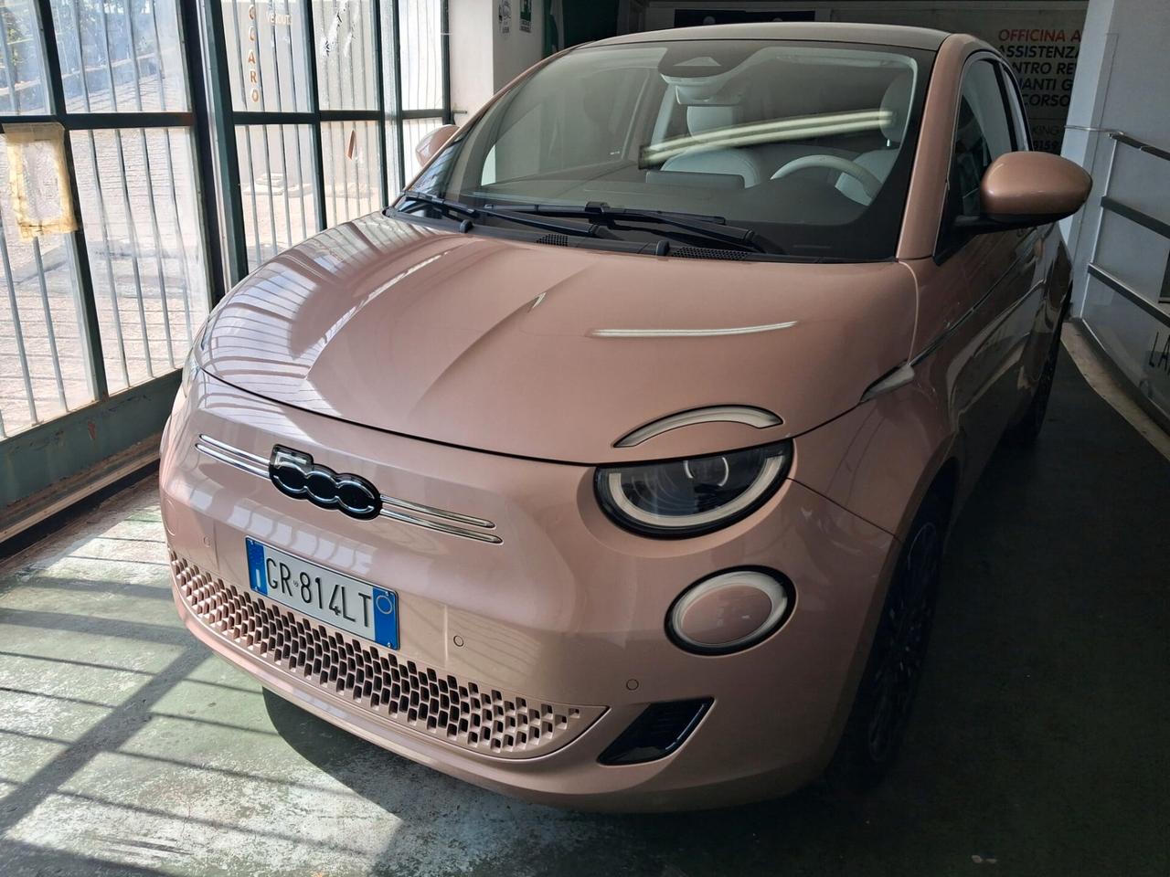 Fiat 500 500e 3+1 42 kWh La Prima VENDUTA