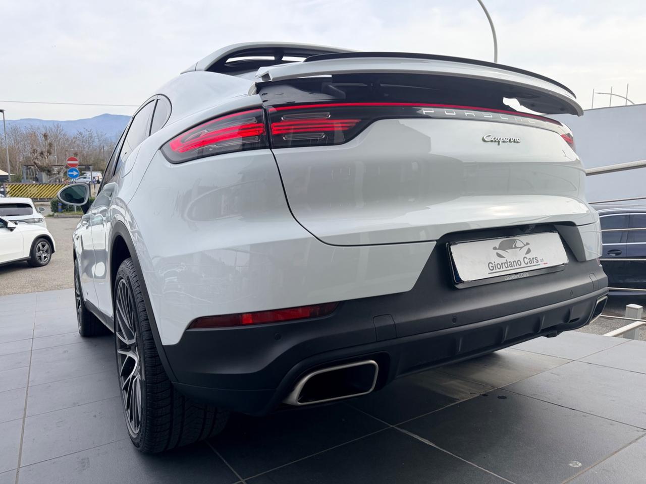 Porsche Cayenne Coupé 3.0 V6 E-Hybrid uni pro in garanzia