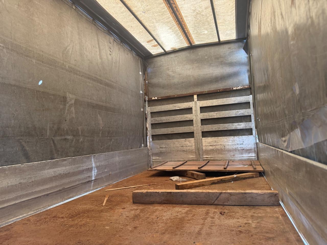 Nissan cabstar E 110 centina e telone