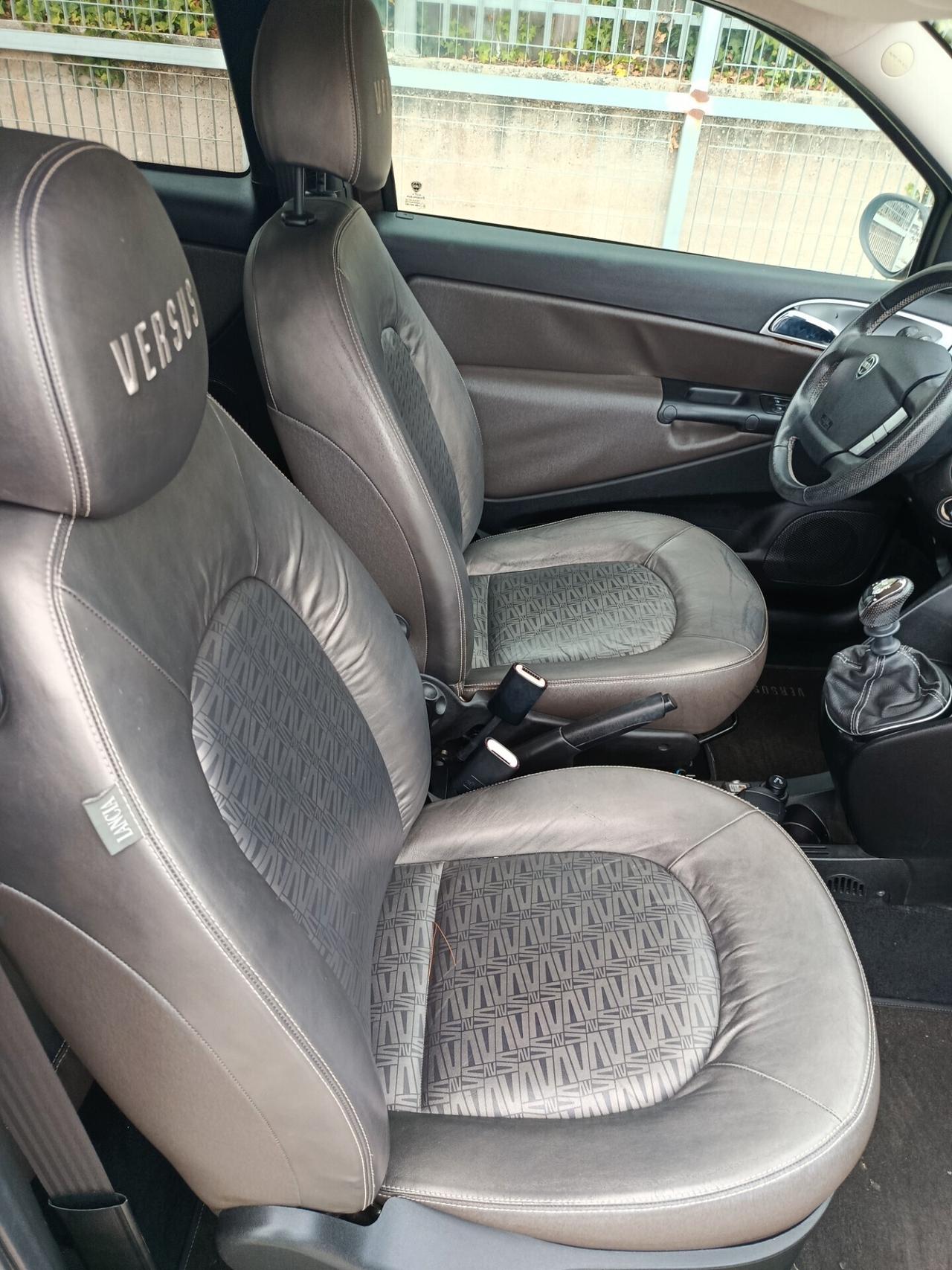 Lancia Ypsilon 1.2 versus