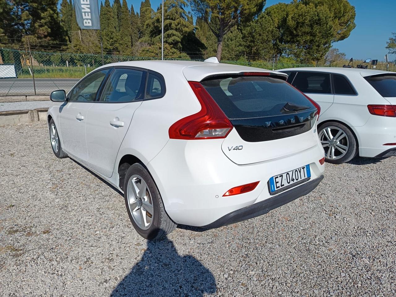 Volvo V40 D2 1.6 Momentum Tua a 139€/*mese