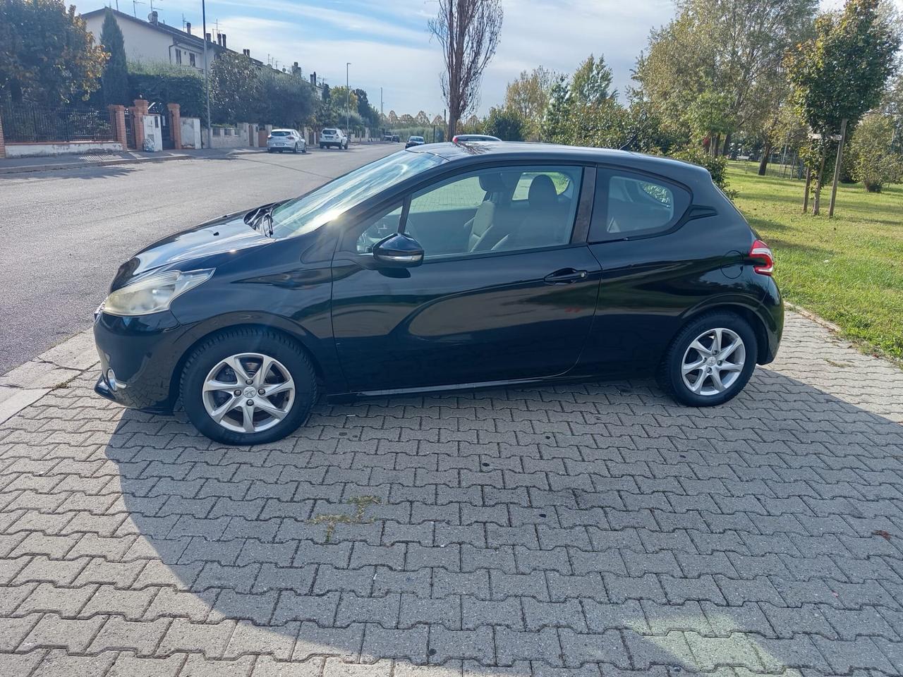 Peugeot 208 1.2 VTi 82 CV 3 porte Allure