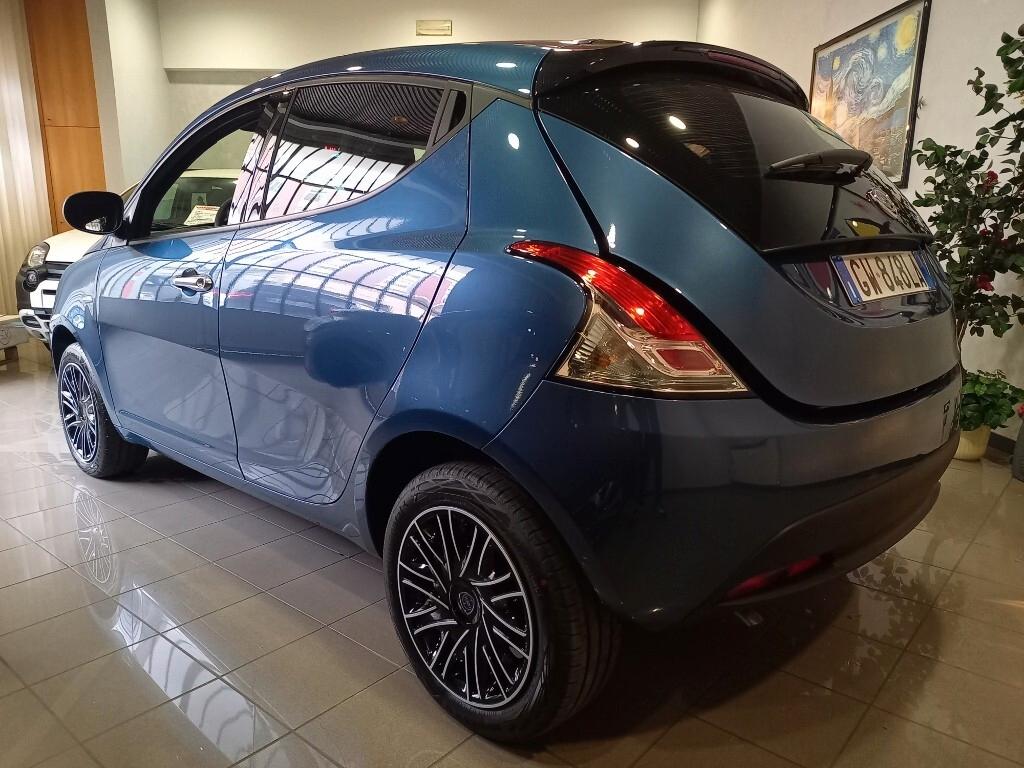Lancia Ypsilon 1.0 FireFly 5 porte S&S Hybrid Oro