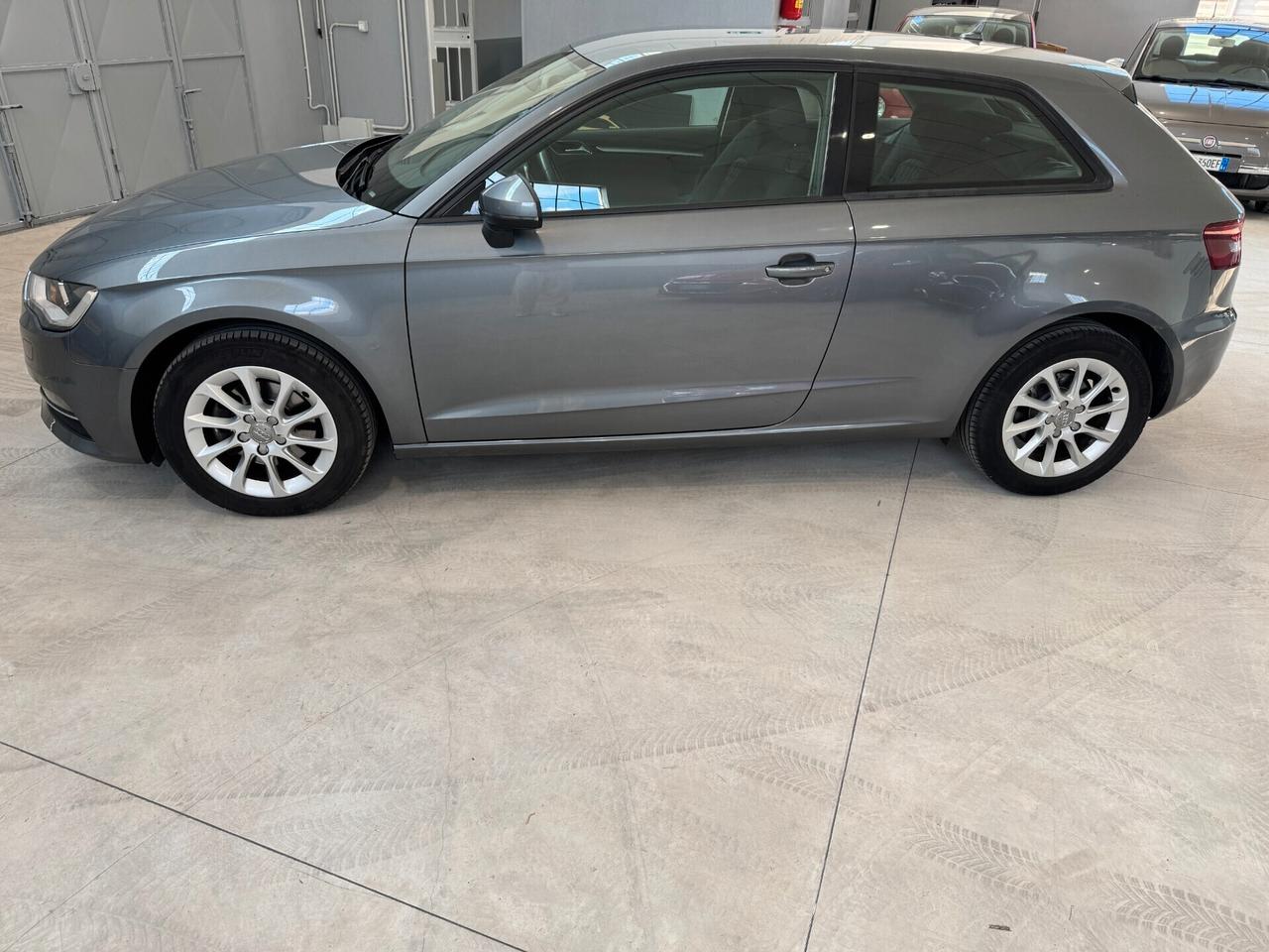 Audi A3 3P 1.6 TDI 105 CV YOUNG