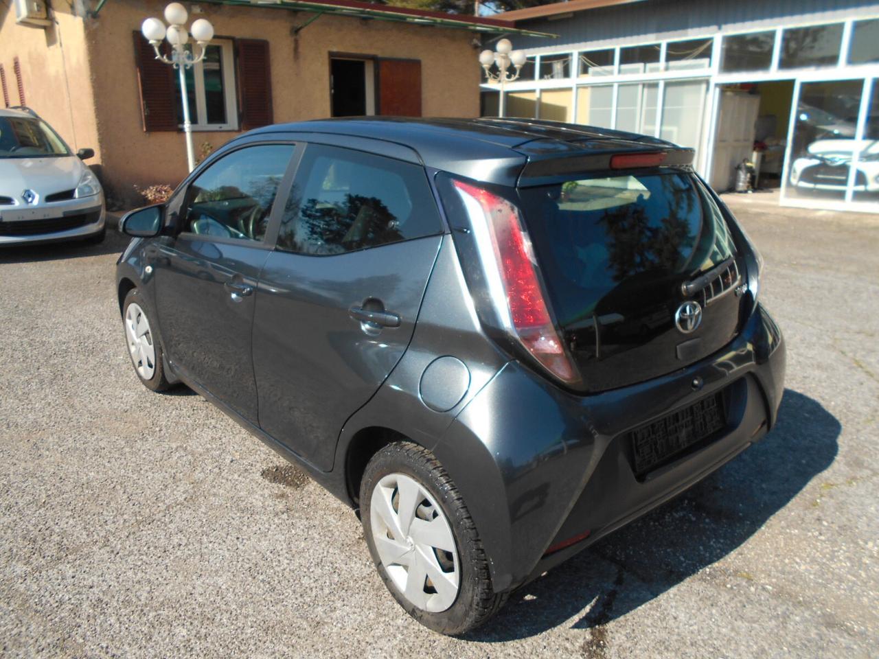 Toyota Aygo 1.0 12V VVT-i 5 porte Lounge Connect