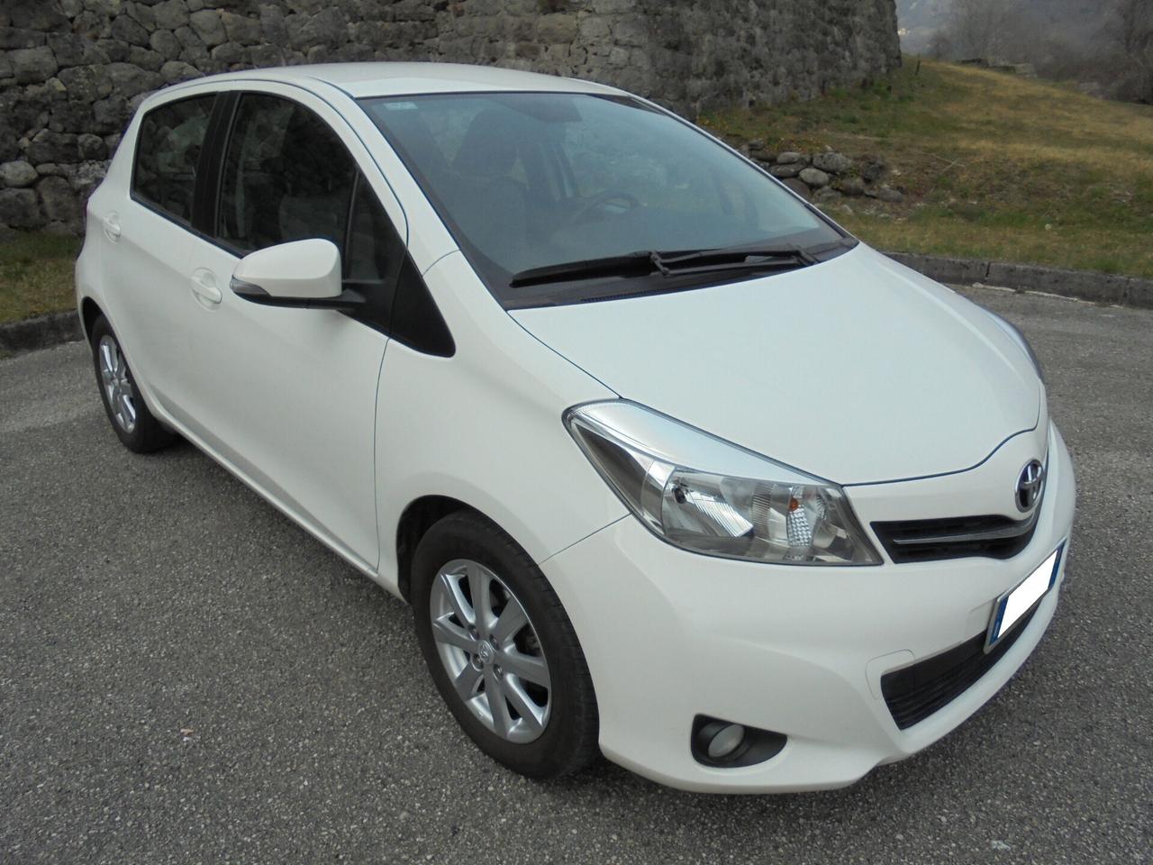 TOYOTA YARIS 1.0 VVT-i 5P LOUNGE – UNIPROPRIETARIO-