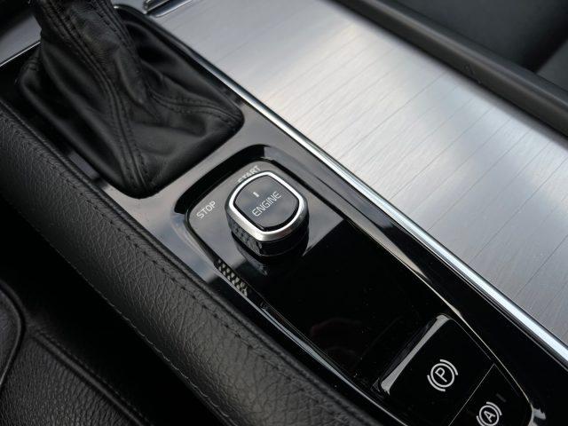 VOLVO XC90 D5 AWD Geartronic 7 posti Momentum